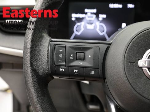 Used 2025 Nissan Kicks SV AWD/4WD image 15