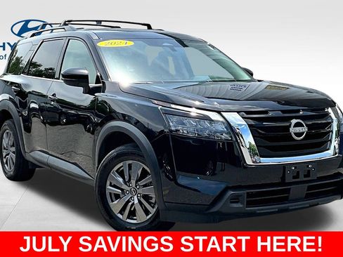 Used 2024 Nissan Pathfinder SV FWD image 3