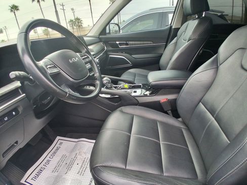 Used 2023 Kia Telluride EX w/ EX Captain's Chair Package image 17