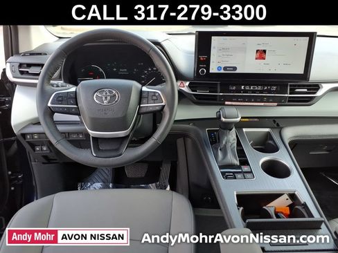 Used 2026 Toyota Sienna XLE FWD image 33