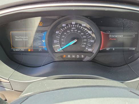 Used 2018 Ford Fusion SE w/ Fusion SE Technology Package image 14