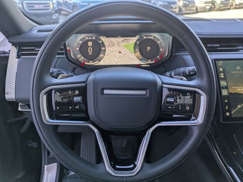 Used 2025 Land Rover Range Rover Sport image 18