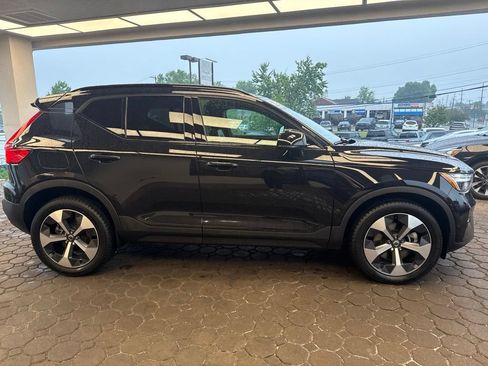 Used 2023 Volvo XC40 B5 Plus w/ Driver Assist Package AWD/4WD image 5