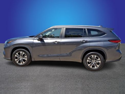 Used 2023 Toyota Highlander XLE FWD image 7