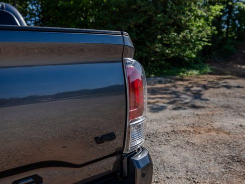 Used 2021 Toyota Tacoma TRD Sport w/ Technology Package RWD image 11