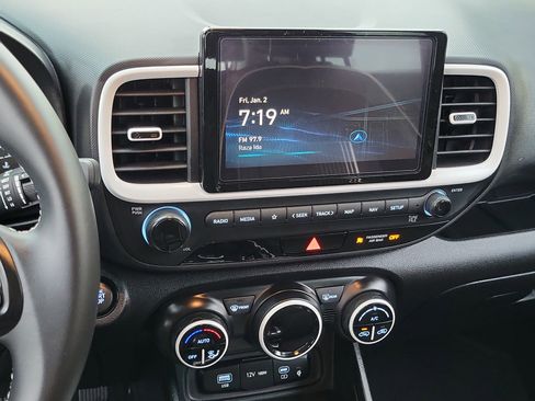 Certified 2025 Hyundai Venue Limited image 10