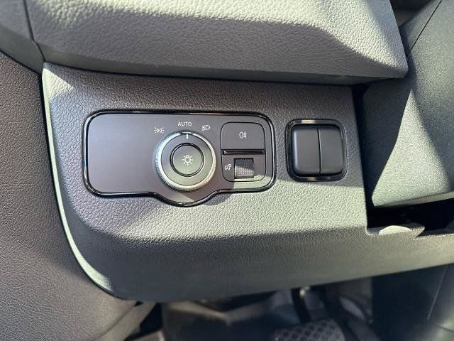 Used 2024 Mercedes-Benz Sprinter 2500 image 16