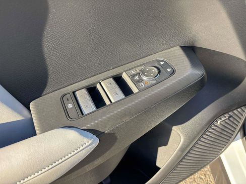 New 2026 Mitsubishi Outlander SE image 8