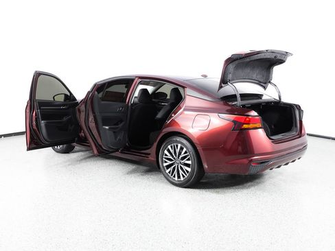 Used 2023 Nissan Altima 2.5 SV FWD image 14