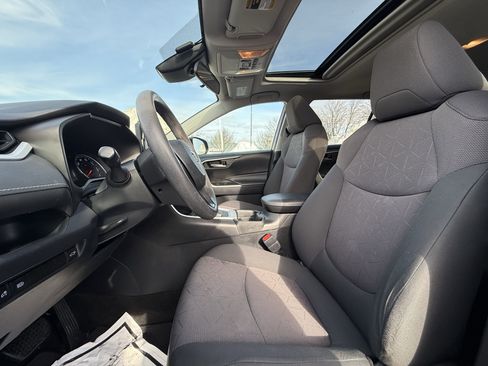 Used 2020 Toyota RAV4 XLE image 25