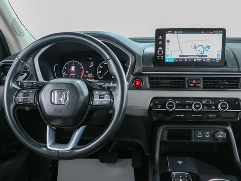 Used 2025 Honda Pilot Touring image 17