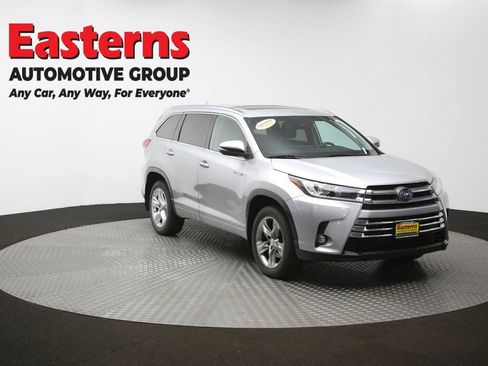Used 2019 Toyota Highlander Limited w/ Carpet Mat Package (TMS) AWD/4WD image 56