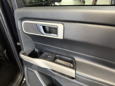 Used 2022 Ford Explorer XLT w/ Equipment Group 202A RWD image 26