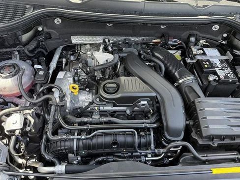 New 2025 Volkswagen Taos SE image 13