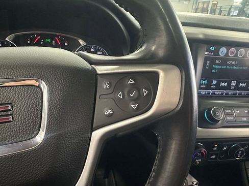 Used 2019 GMC Acadia SLT AWD/4WD image 18