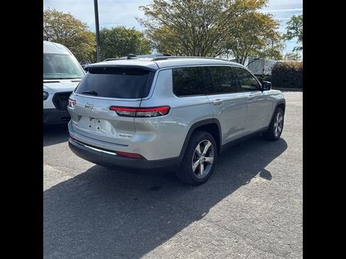 Used 2021 Jeep Grand Cherokee L Limited w/ Luxury Tech Group II image 2