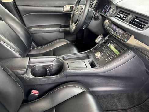 Used 2017 Lexus CT 200h w/ Accessory Package 2 FWD image 19