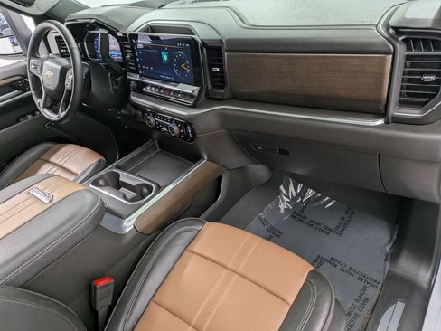 Used 2025 Chevrolet Silverado 2500 High Country w/ High Country Premium Package AWD/4WD image 30