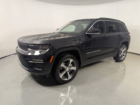 New 2025 Jeep Grand Cherokee Limited image 3