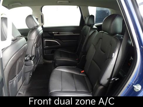 Used 2024 Kia Telluride S image 11