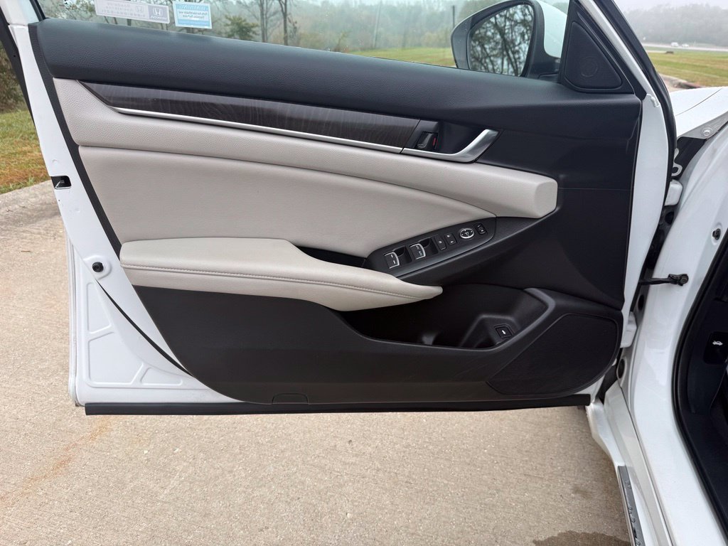 Used 2018 Honda Accord EX image 23