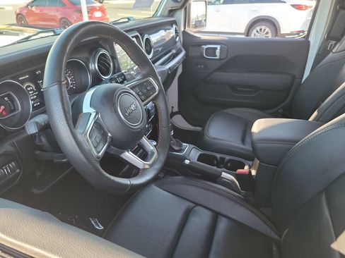 Used 2022 Jeep Wrangler Unlimited Rubicon AWD/4WD image 6