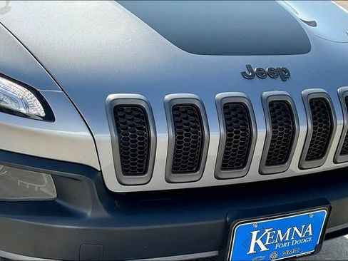 Used 2015 Jeep Cherokee Trailhawk w/ Leather Interior Group AWD/4WD image 32