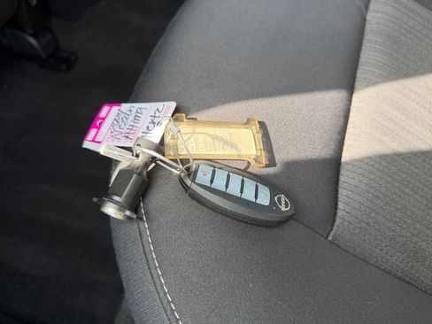 Used 2024 Nissan Altima 2.5 SV image 22