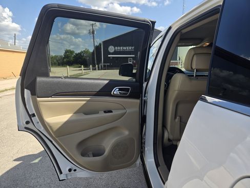 Used 2014 Jeep Grand Cherokee Limited RWD image 6