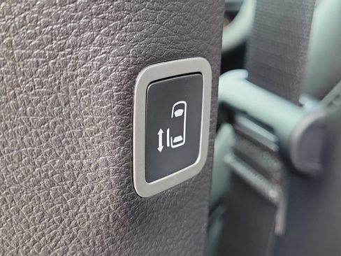 New 2026 Chrysler Pacifica Select FWD image 18