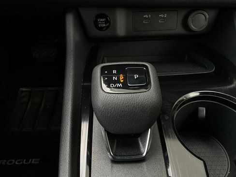 Used 2025 Nissan Rogue SV image 24