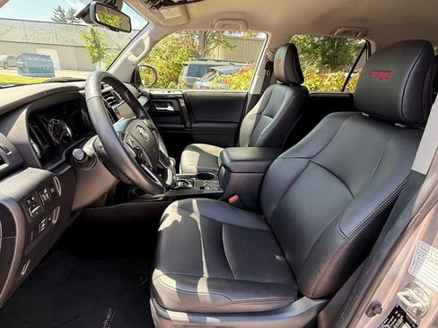 Used 2023 Toyota 4Runner TRD Off-Road Premium AWD/4WD image 28