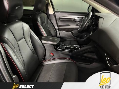 Used 2023 Buick Envision Essence w/ Sport Touring Package AWD/4WD image 26