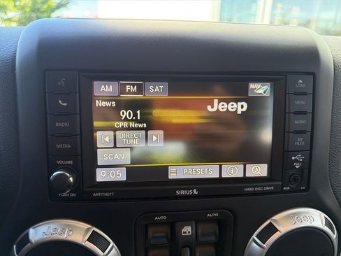 Used 2016 Jeep Wrangler Unlimited Sahara w/ Connectivity Group AWD/4WD image 18