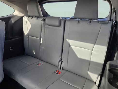 Used 2026 Toyota Highlander Platinum AWD/4WD image 31