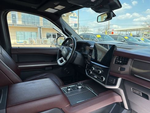 Used 2024 Ford Expedition Limited AWD/4WD image 14