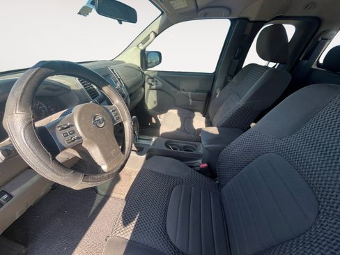 Used 2016 Nissan Frontier SV image 9