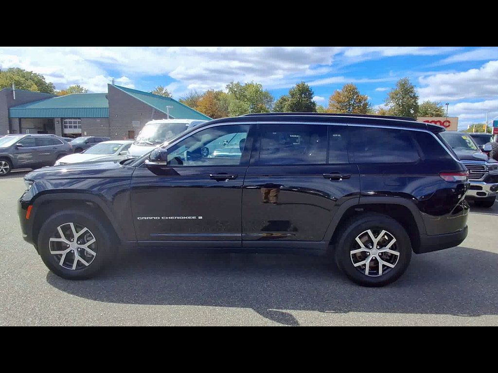 Used 2025 Jeep Grand Cherokee L Limited AWD/4WD image 5