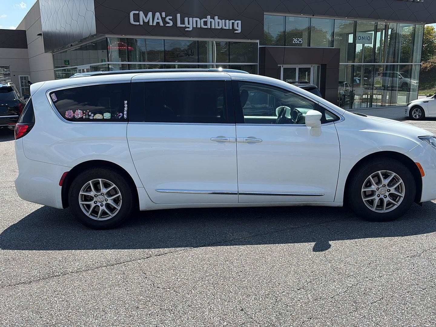 Used 2020 Chrysler Pacifica Touring-L FWD image 5