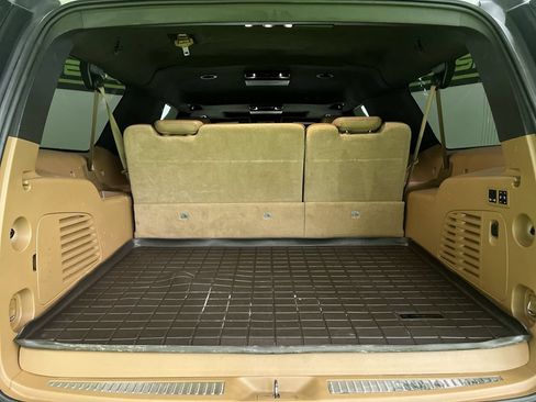 Used 2017 Cadillac Escalade ESV Platinum AWD/4WD image 30