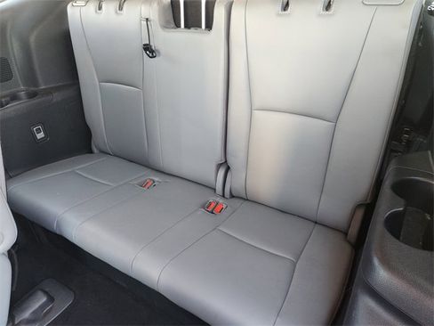 Used 2021 Toyota Highlander XLE image 21