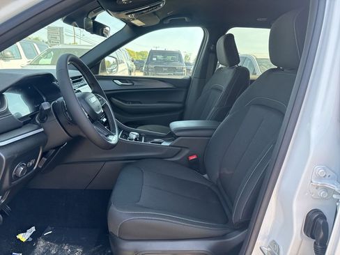 New 2026 Jeep Grand Cherokee Laredo AWD/4WD image 17