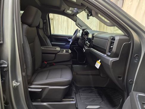 New 2026 GMC Sierra 1500 SLE image 29