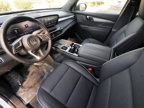 Used 2025 Buick Enclave Preferred image 23