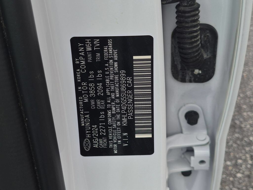 Used 2025 Hyundai Elantra Limited FWD image 36