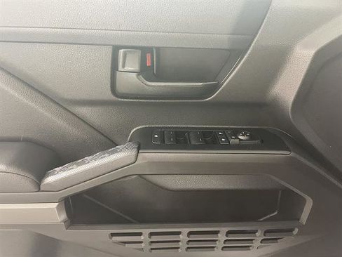 Certified 2025 Toyota Tacoma SR5 AWD/4WD image 18