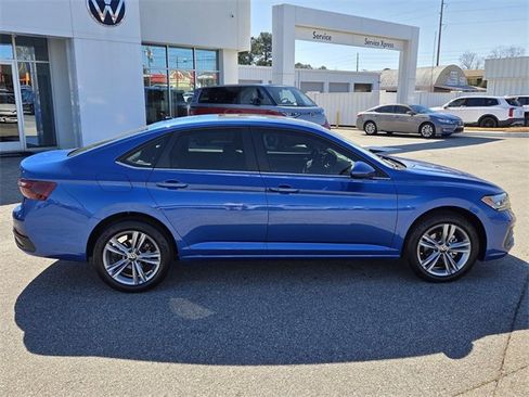 Used 2024 Volkswagen Jetta SE w/ Panoramic Sunroof Package image 15