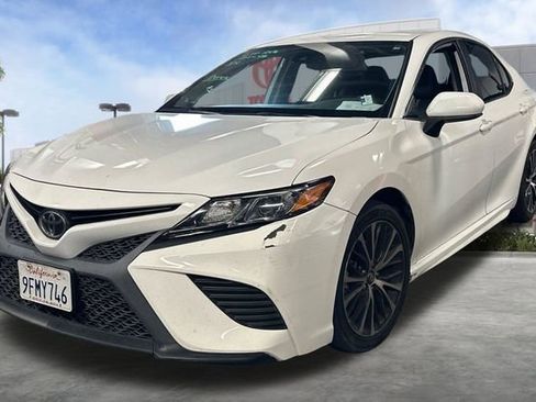 Used 2019 Toyota Camry SE w/ Carpet Mat Package image 3