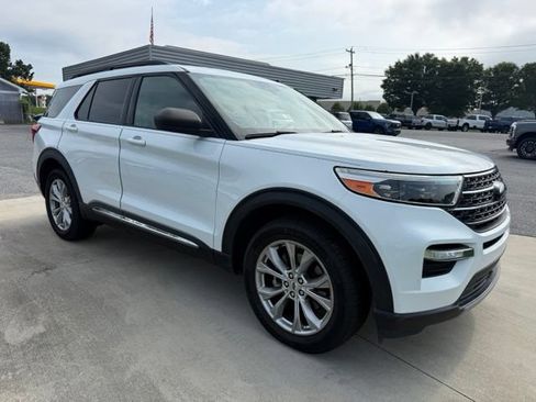 Used 2020 Ford Explorer XLT w/ Equipment Group 202A AWD/4WD image 4