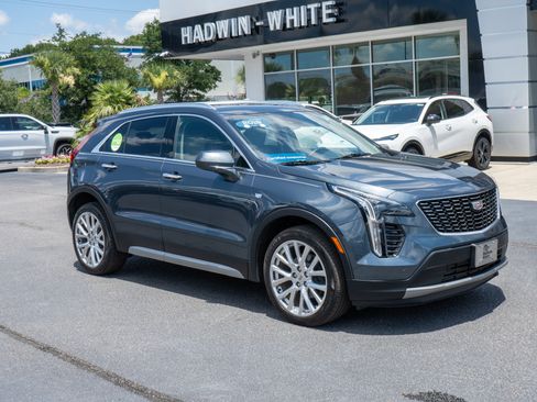 Used 2019 Cadillac XT4 Premium Luxury w/ Cold Weather Package FWD image 1